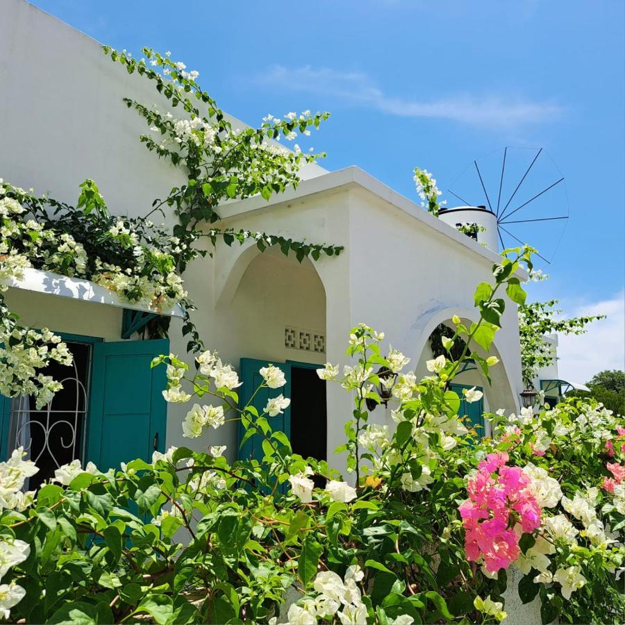 Anjo Maumere Hotel & Restaurant Exterior foto